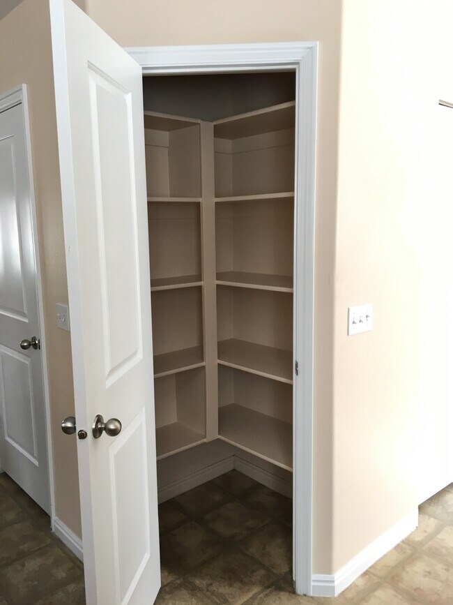 Building Photo - Nice Home in Quiet Community