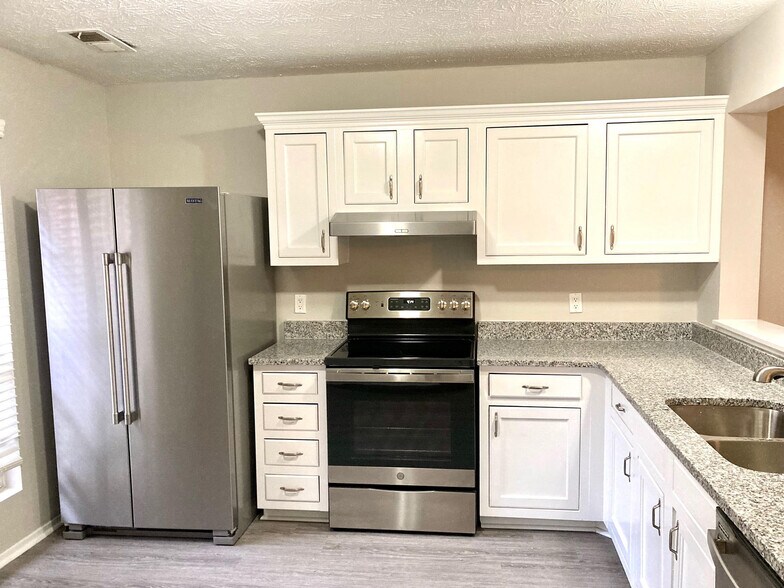 Kitchen - 1502 Queen Anne Ct