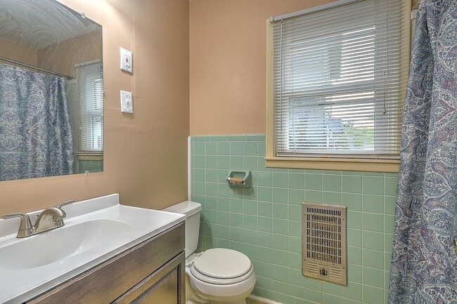 Building Photo - 1017 Fairview Ave