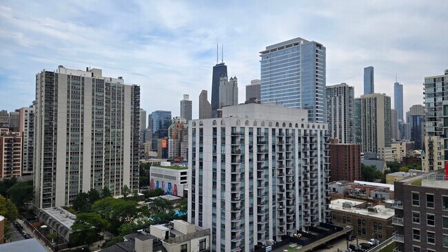 Building Photo - 1309 N Wells St