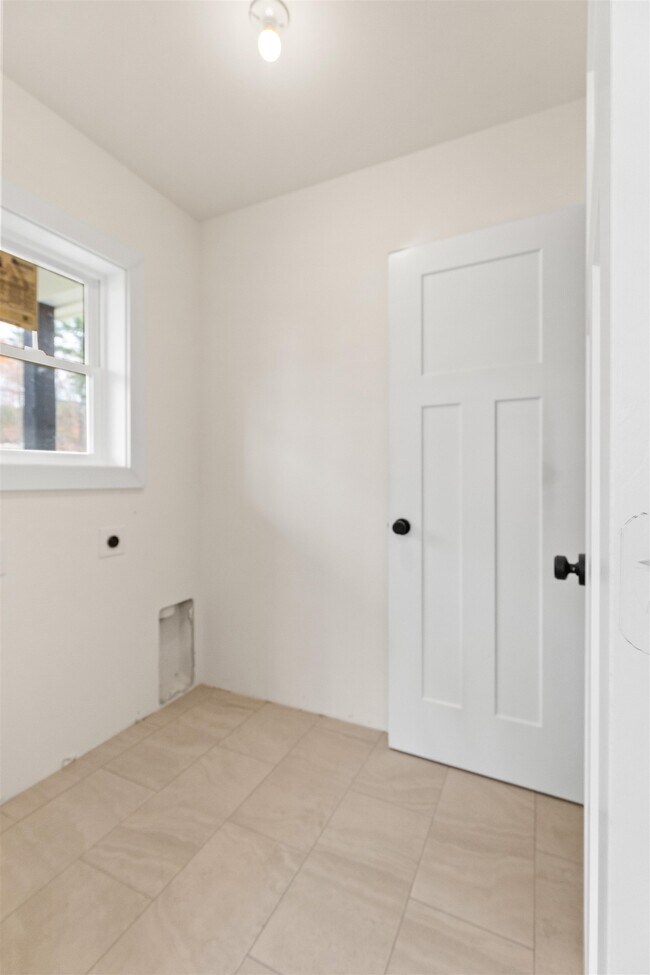 Building Photo - 3112 Parade Rd