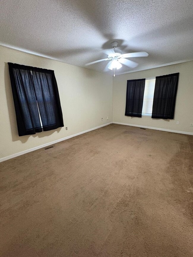 Building Photo - 886 Eagles Nest Cir