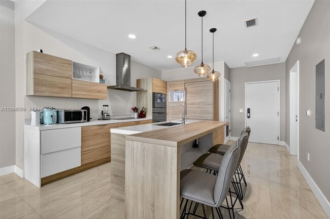 Building Photo - 16385 Biscayne Blvd