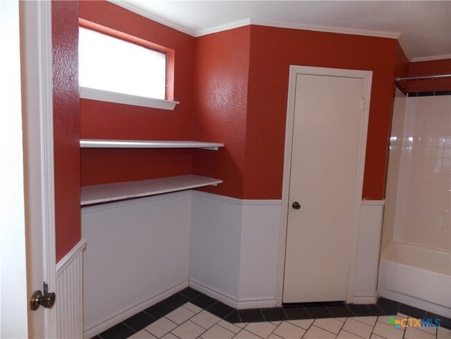 Building Photo - 1414 Leander