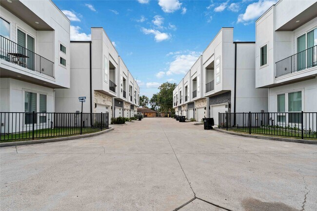 Building Photo - 4515 Whitney Pkwy