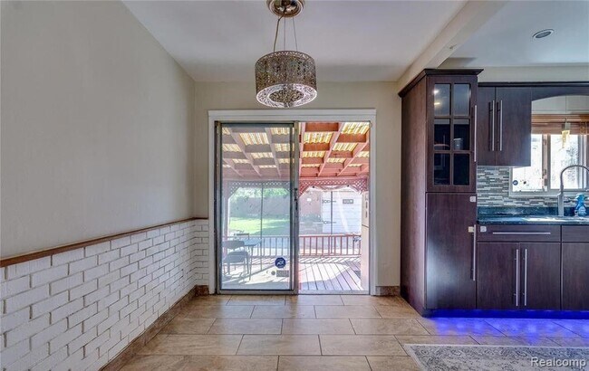 Building Photo - 528 Cardwell St