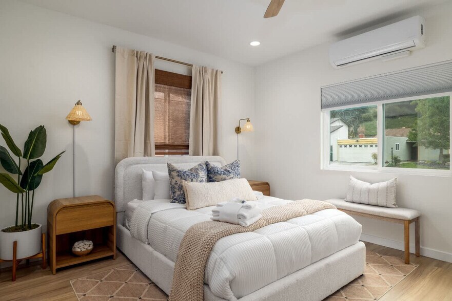 Primary Photo - 4646 Robbins St