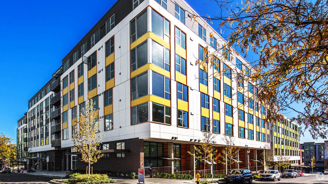 Building Photo - Venn at Main