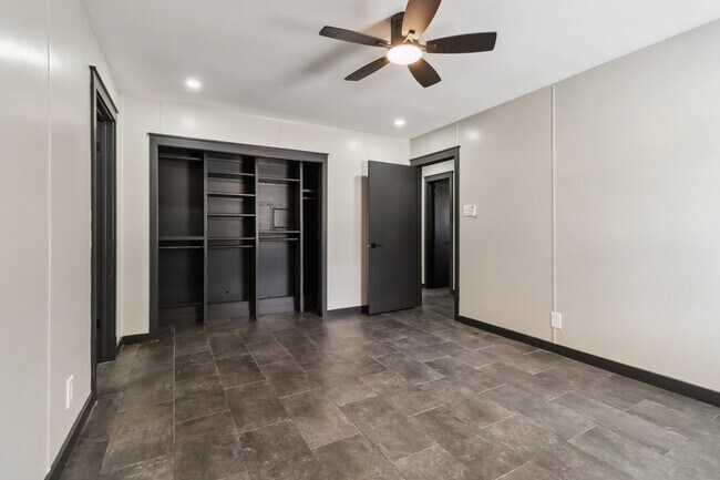 Building Photo - 634 Flatrock Dr