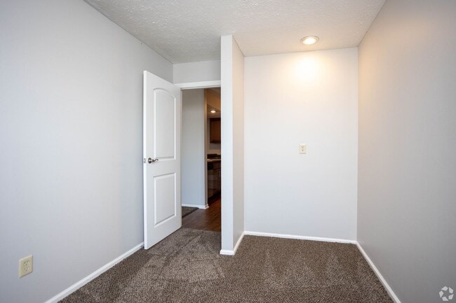 Building Photo - Spacious 1 Bedroom with a Den in Dublin!