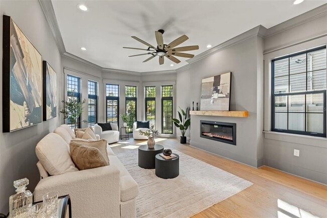 Building Photo - 807 W Park Ave