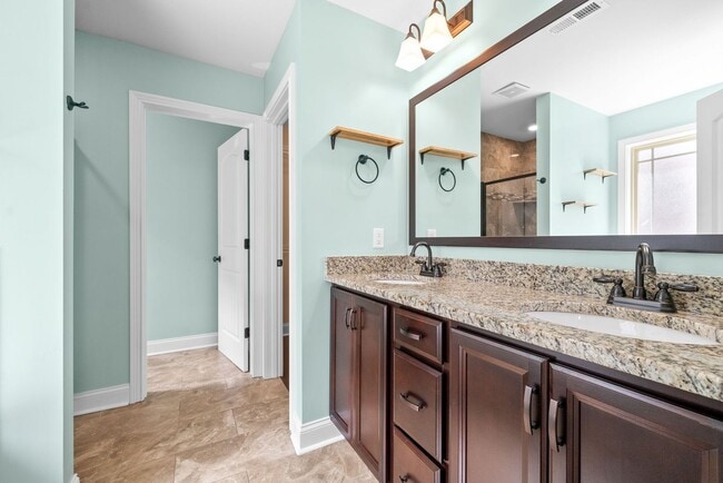 Building Photo - 3 Bedroom 2 Bath Home For Rent Near Post!