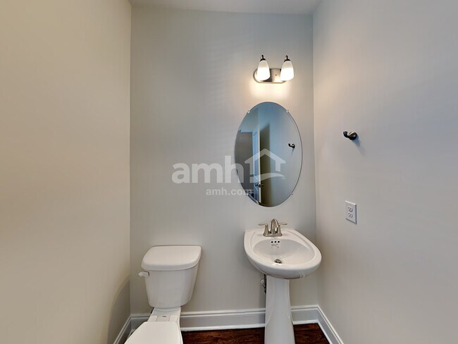 Building Photo - 1315 Lomond Dr