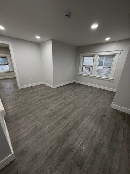 Building Photo - 162 Renner Ave