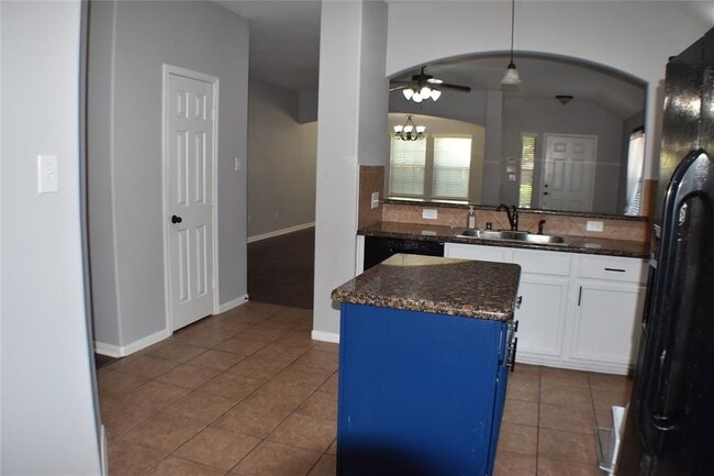 Building Photo - 2602 Lexington Park Dr
