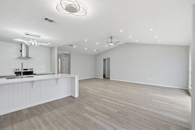 Building Photo - 1434 Santa Anita Dr