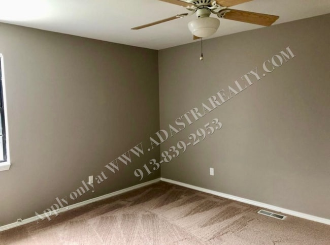 Building Photo - Beautiful 3 Bedroom Duplex in Olathe-Available NOW!!