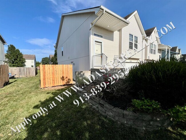 Building Photo - Beautiful 4 Bed Townhome in Gardner-Coming...