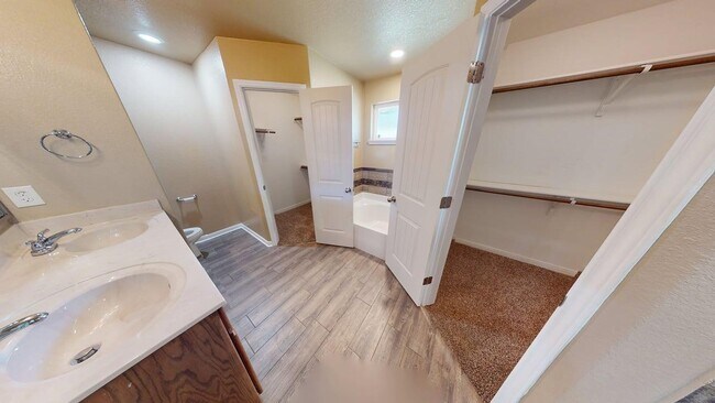 Building Photo - 307 Dober St