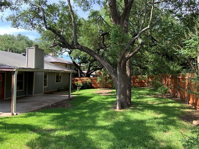 Building Photo - 4610 White Elm Dr