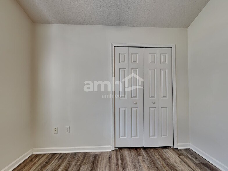 Building Photo - 11 Lake Linden Ct