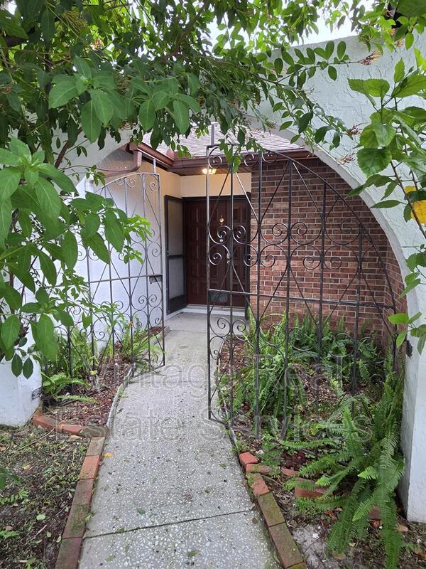 Building Photo - 4604 Landscape Dr