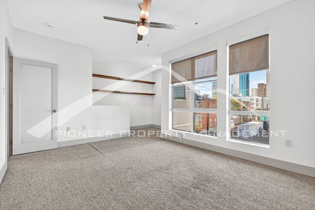 Building Photo - Stunning Condo with City Views and 2 Reser...