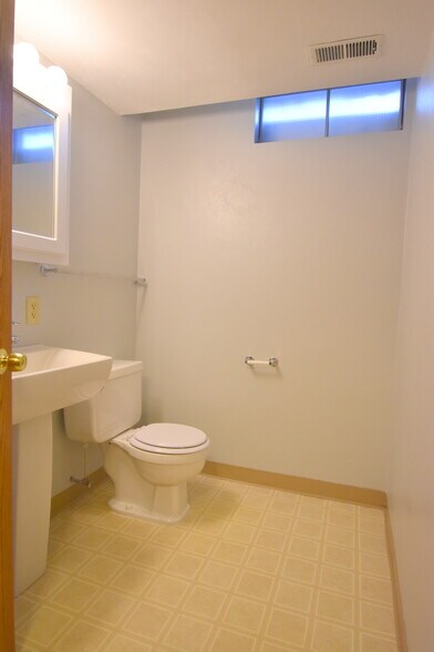 Half bath, Lower level - 6706 Spring Grove Ct