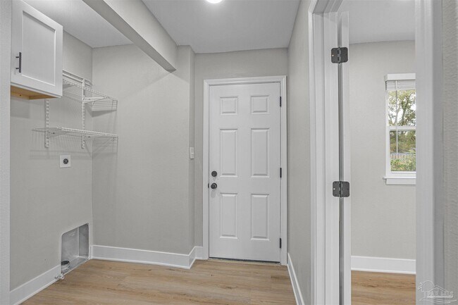 Building Photo - 721 W Jordan St