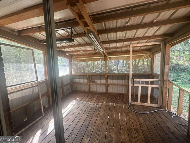 Building Photo - 1009 Pinecrest Dr