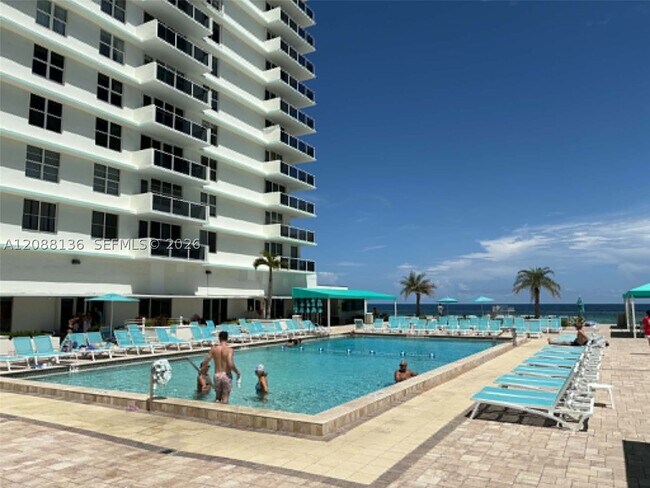 Building Photo - 3725 S Ocean Dr