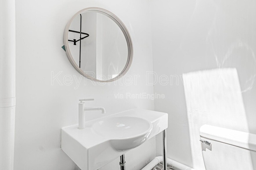 Building Photo - 229 S Logan St