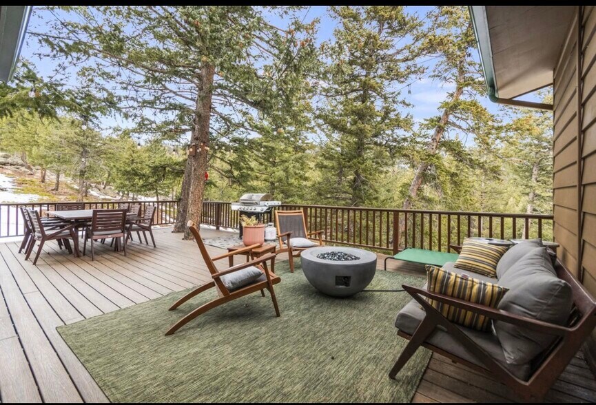 Building Photo - 838 Lakeshore Dr