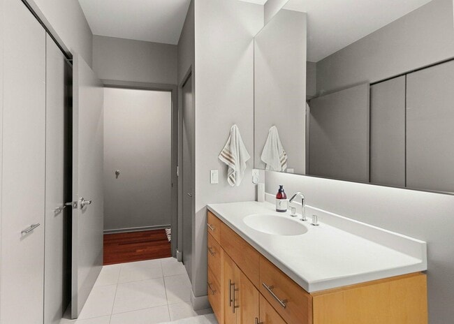 Building Photo - 101 Cherry St