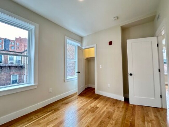 Building Photo - Incredible 2 Bed apartment - North End - 7/1