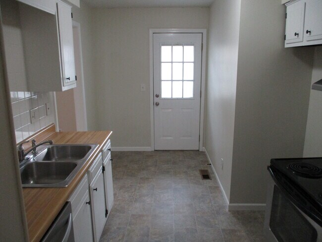 Building Photo - 1039 E Huntington Pl