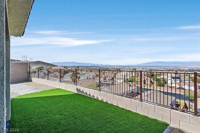 Building Photo - 352 Rosefinch St