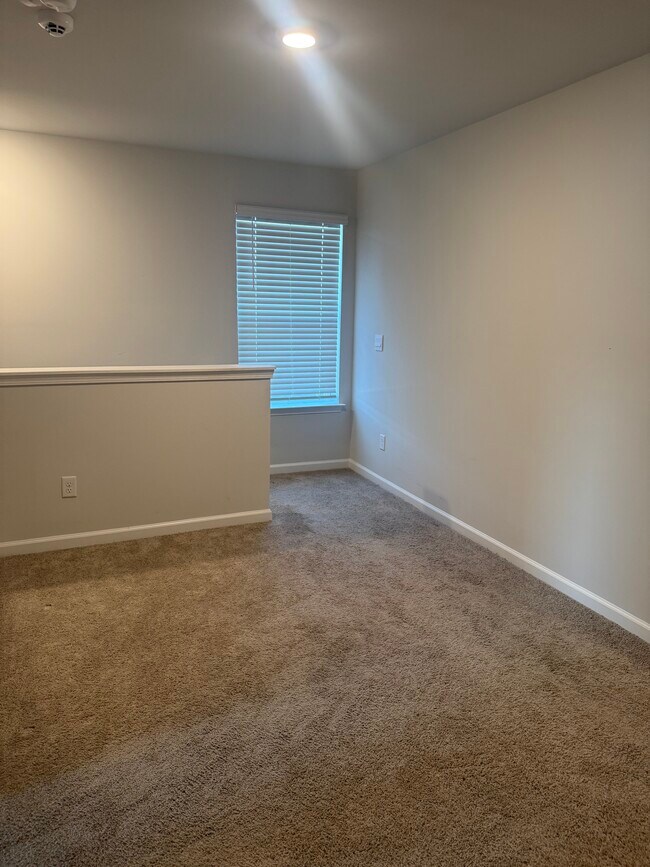 Building Photo - 257 Watersglen Dr