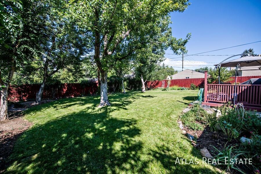 Building Photo - 681 S Holly St