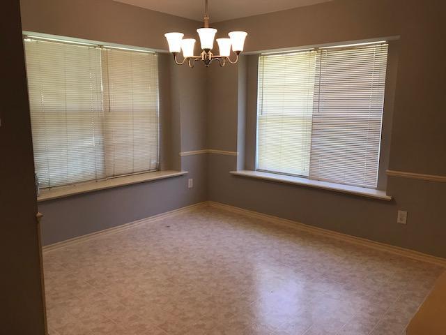 Dining area - 303 Myrtle Ave