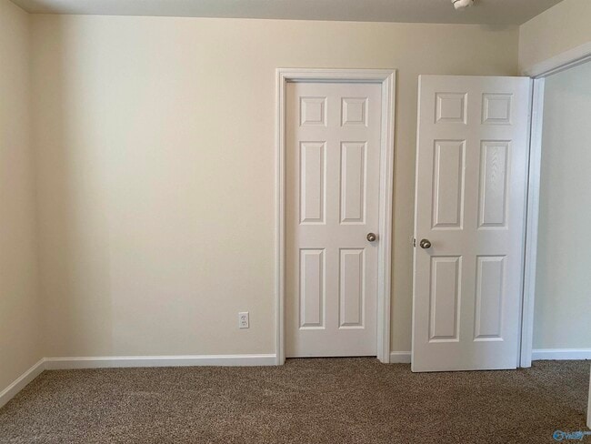 Building Photo - 3071 Lakeland Dr SW