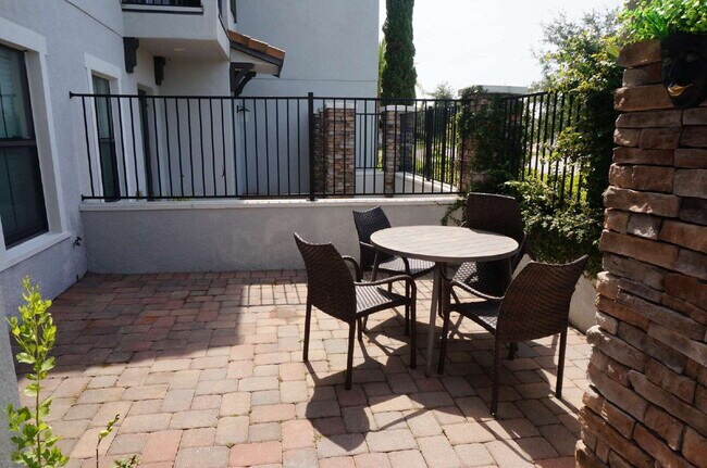Building Photo - Charming 2-Bed, 2-Bath Townhouse Retreat i...