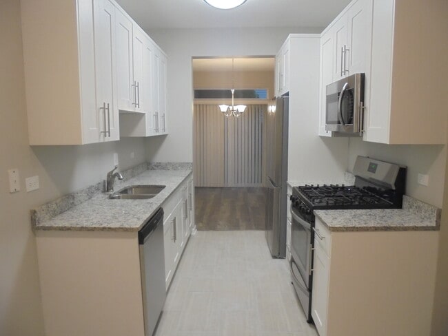 Building Photo - 989 Mesa Dr