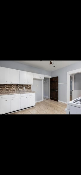 Building Photo - 431 Hoyt St