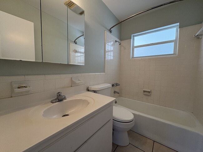 Building Photo - 1093 Hollygate Ln