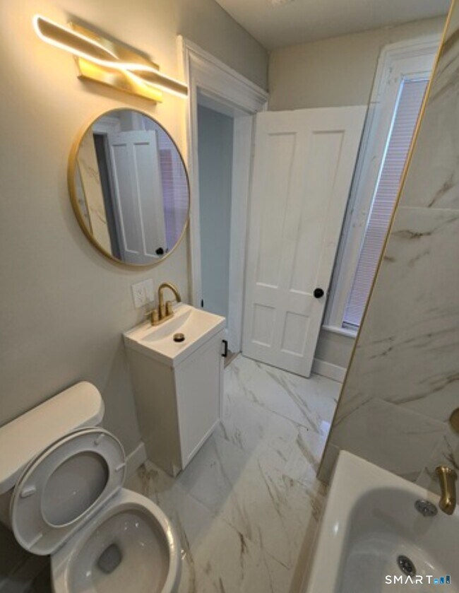 Building Photo - 80 Dickerman St