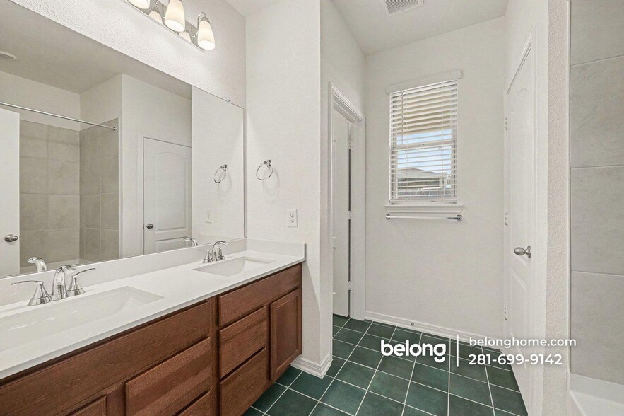 Building Photo - 25403 Benroe St