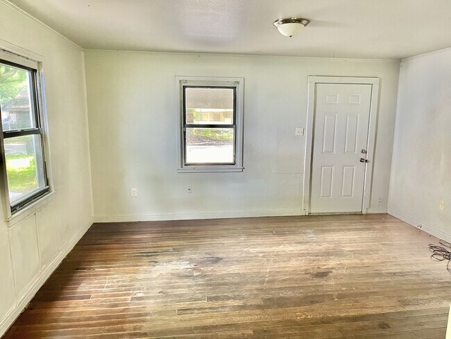 Building Photo - 3216 Brady St