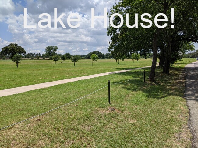 Building Photo - 7472 Love Cir