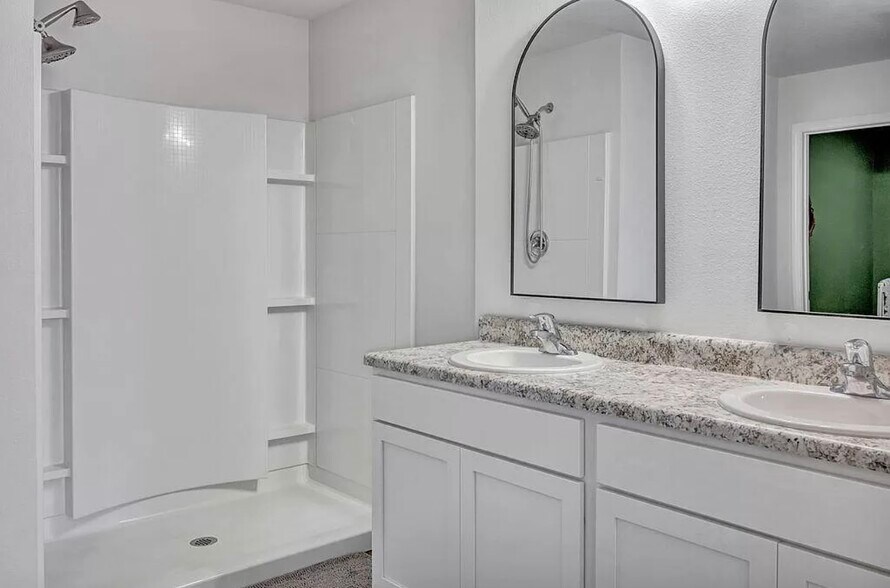 Building Photo - 3285 Chappelwood Dr